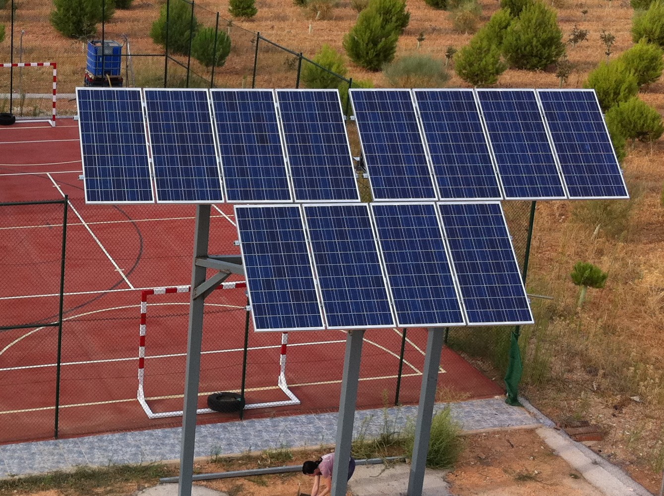 Paneles solares en casa rural